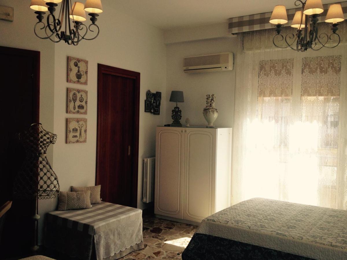 Il Piccolo Attico Bed & Breakfast Калтаджироне Екстериор снимка