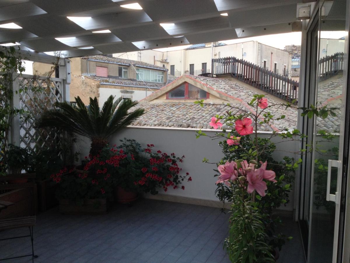 Il Piccolo Attico Bed & Breakfast Калтаджироне Екстериор снимка