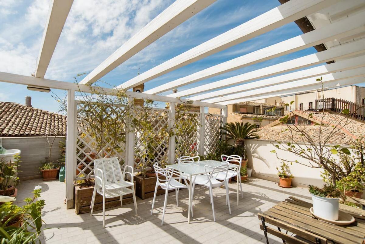 Il Piccolo Attico Bed & Breakfast Калтаджироне Екстериор снимка
