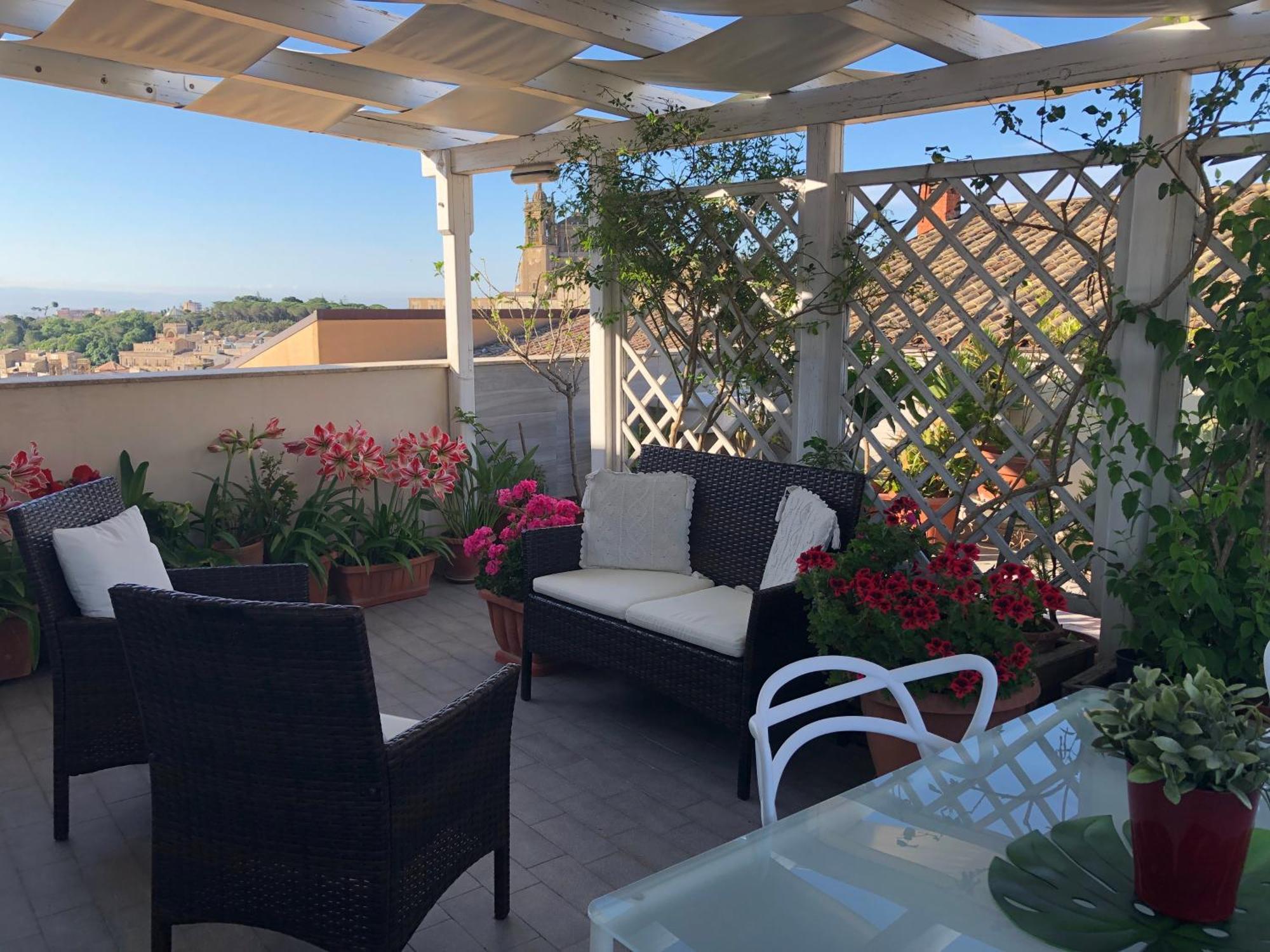 Il Piccolo Attico Bed & Breakfast Калтаджироне Екстериор снимка