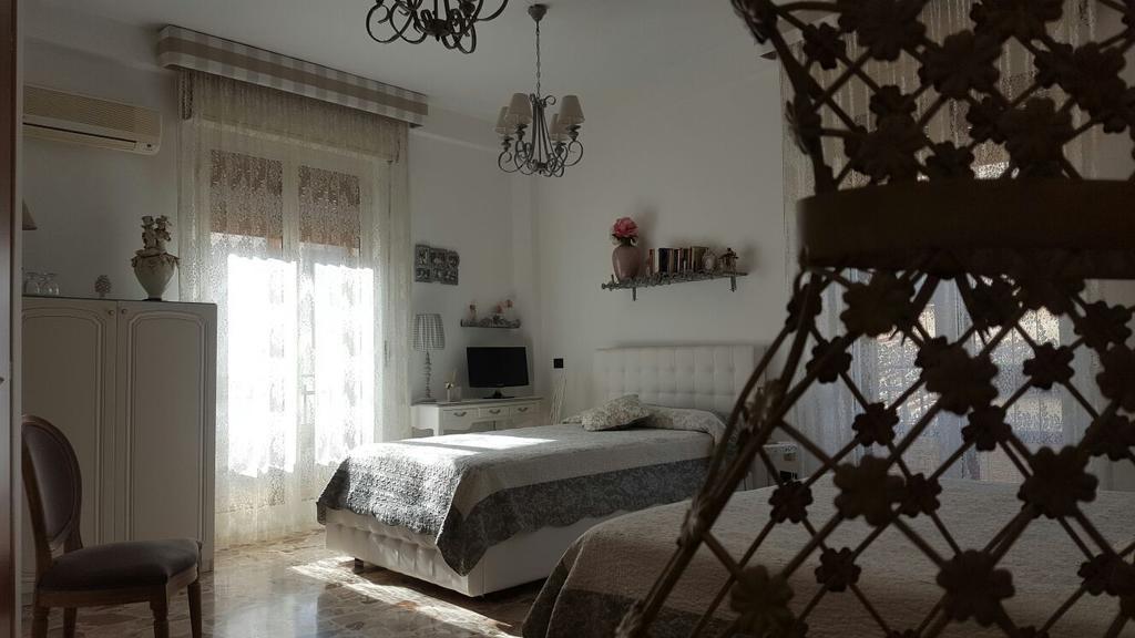 Il Piccolo Attico Bed & Breakfast Калтаджироне Екстериор снимка