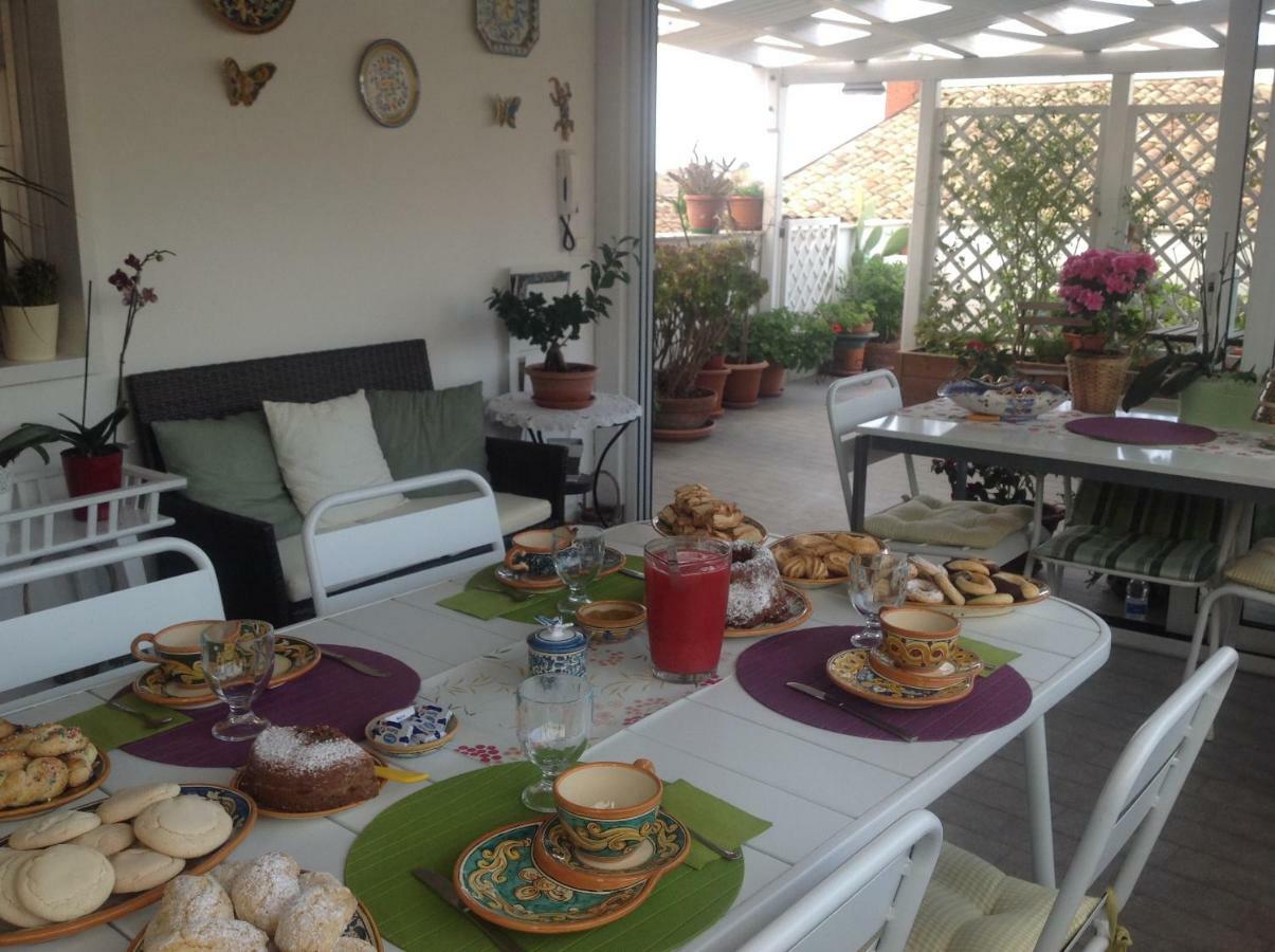 Il Piccolo Attico Bed & Breakfast Калтаджироне Екстериор снимка